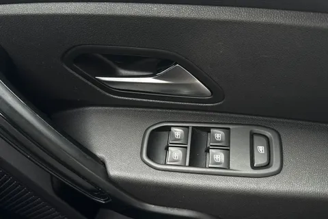 DP68ZWL Dacia Duster 1.6 SCe Comfort Euro 6 (s/s) 5dr Thumbnail #19