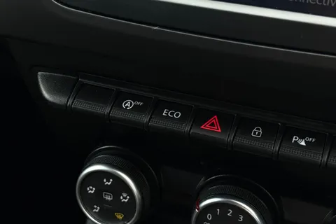 DP68ZWL Dacia Duster 1.6 SCe Comfort Euro 6 (s/s) 5dr Thumbnail #38