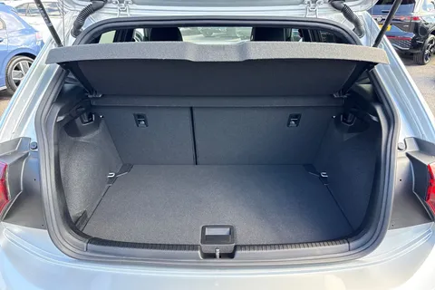 DE25YHU Volkswagen Polo 1.0 TSI 115 R-Line 5dr DSG ⭐Heated Front Seats⭐ Thumbnail #8