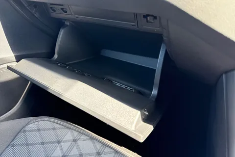 DE25YHU Volkswagen Polo 1.0 TSI 115 R-Line 5dr DSG ⭐Heated Front Seats⭐ Thumbnail #42