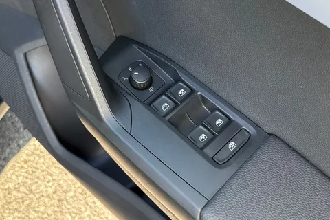 LM23JWD SEAT Arona 1.0 TSI FR Sport DSG Euro 6 (s/s) 5dr Thumbnail #24