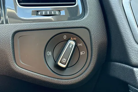 VU70HSA Volkswagen E-Golf 99kW e-35kWh 5dr Auto Thumbnail #32