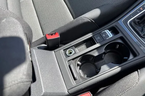 VU70HSA Volkswagen E-Golf 99kW e-35kWh 5dr Auto Thumbnail #35