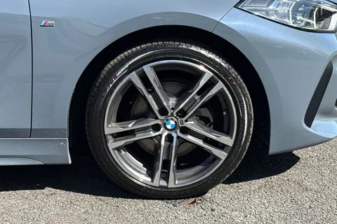 NL20FJK BMW 1 Series 1.5 118i M Sport DCT Euro 6 (s/s) 5dr Thumbnail #8