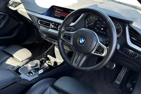 NL20FJK BMW 1 Series 1.5 118i M Sport DCT Euro 6 (s/s) 5dr Thumbnail #9