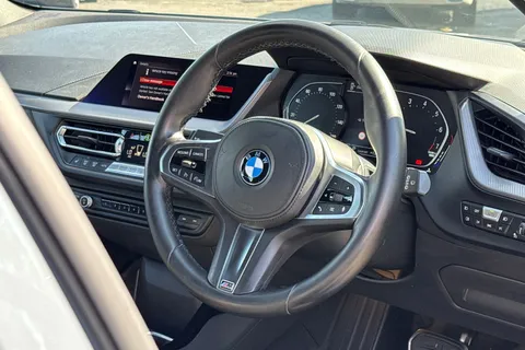 NL20FJK BMW 1 Series 1.5 118i M Sport DCT Euro 6 (s/s) 5dr Thumbnail #33