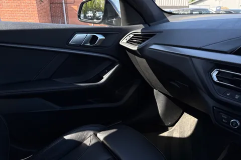 NL20FJK BMW 1 Series 1.5 118i M Sport DCT Euro 6 (s/s) 5dr Thumbnail #45