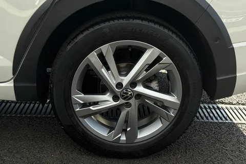 DE72CCO Volkswagen Taigo 1.0 TSI 110 R-Line 5dr **BLACK ROOF PACK** Thumbnail #12