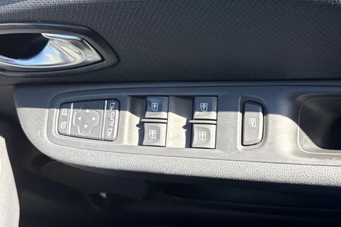 DN66AOW Renault Clio 1.2 TCe Dynamique S Nav Euro 6 (s/s) 5dr Thumbnail #22