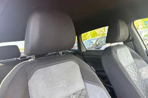 DE72CCO Volkswagen Taigo 1.0 TSI 110 R-Line 5dr **BLACK ROOF PACK** Thumbnail #25