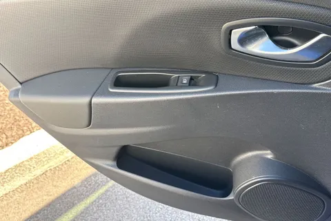 DN66AOW Renault Clio 1.2 TCe Dynamique S Nav Euro 6 (s/s) 5dr Thumbnail #45