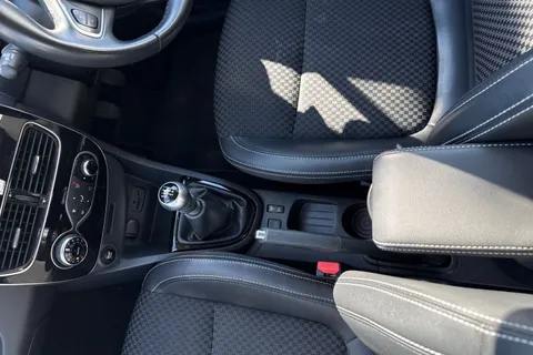 DN66AOW Renault Clio 1.2 TCe Dynamique S Nav Euro 6 (s/s) 5dr Thumbnail #46