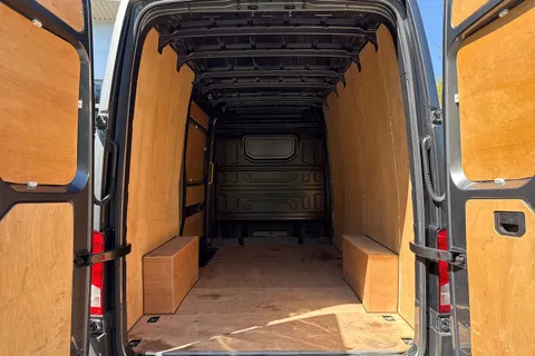 PN74SCV Volkswagen Crafter 2.0 TDI 140PS Commerce High Roof Van Thumbnail #7