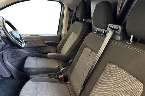 KY25PPZ Volkswagen E-Transporter SWB 136PS 65kWh Electric Panel Van Thumbnail #16