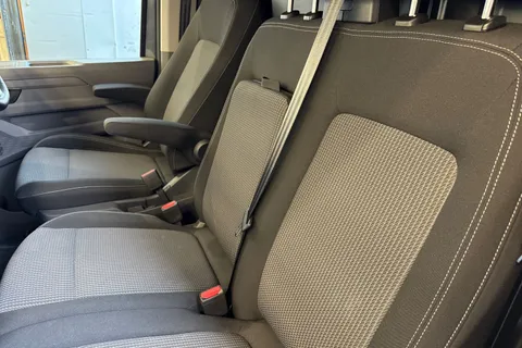 KY25PPZ Volkswagen E-Transporter SWB 136PS 65kWh Electric Panel Van Thumbnail #19