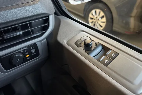 KY25PPZ Volkswagen E-Transporter SWB 136PS 65kWh Electric Panel Van Thumbnail #21