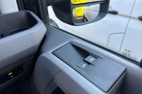 PN74SCV Volkswagen Crafter 2.0 TDI 140PS Commerce High Roof Van Thumbnail #21