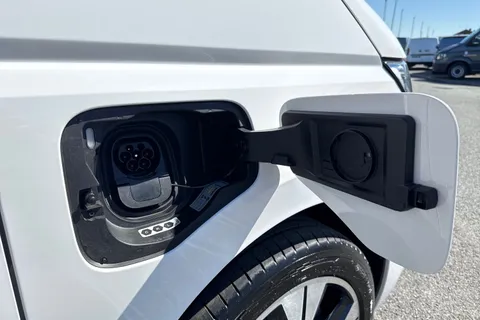 DA26UDU Volkswagen California California Ocean 245 PS 1.5 eHybrid 6-Speed DSG 4MOTION - ArtVelours Thumbnail #24