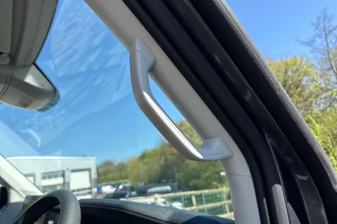 PN74SCV Volkswagen Crafter 2.0 TDI 140PS Commerce High Roof Van Thumbnail #25