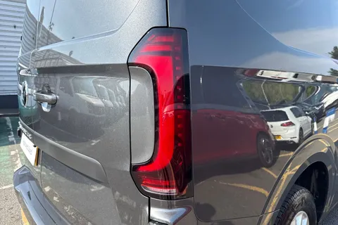 KY25PPZ Volkswagen E-Transporter SWB 136PS 65kWh Electric Panel Van Thumbnail #30