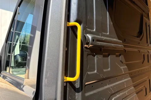 PN74SCV Volkswagen Crafter 2.0 TDI 140PS Commerce High Roof Van Thumbnail #34