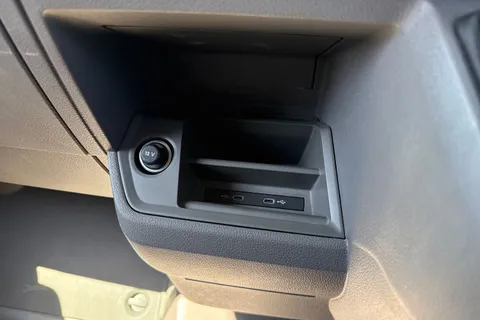 PN74SCV Volkswagen Crafter 2.0 TDI 140PS Commerce High Roof Van Thumbnail #45