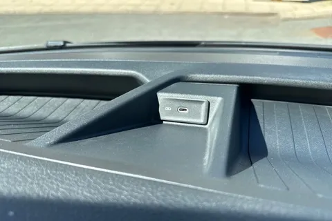 PN74SCV Volkswagen Crafter 2.0 TDI 140PS Commerce High Roof Van Thumbnail #46