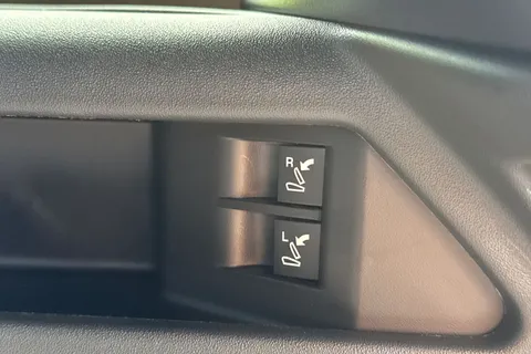  Land Rover Discovery Sport 1.5 P270e 12.17kWh Landmark Auto 4WD Euro 6 (s/s) 5dr Thumbnail #26