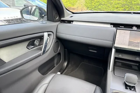  Land Rover Discovery Sport 1.5 P270e 12.17kWh Landmark Auto 4WD Euro 6 (s/s) 5dr Thumbnail #47