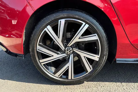 MJ72FBE Volkswagen Golf 1.5 TSI R-Line 5dr **18' BERGAMO ALLOYS** Thumbnail #11
