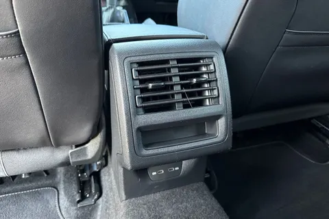 MJ72FBE Volkswagen Golf 1.5 TSI R-Line 5dr **18' BERGAMO ALLOYS** Thumbnail #37