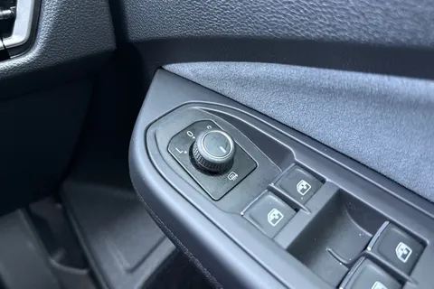 MJ72FBE Volkswagen Golf 1.5 TSI R-Line 5dr **18' BERGAMO ALLOYS** Thumbnail #40