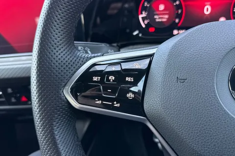 MJ72FBE Volkswagen Golf 1.5 TSI R-Line 5dr **18' BERGAMO ALLOYS** Thumbnail #42