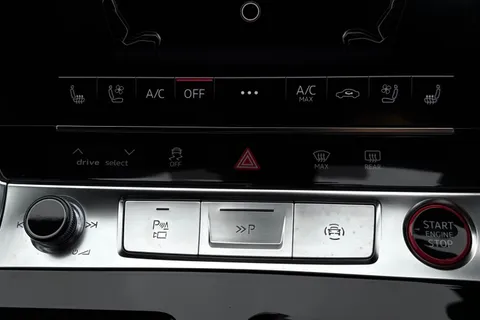 KY74FJZ Audi RS 6 Avant RS 6 Avant performance Carbon Black   630 PS tiptronic Thumbnail #60