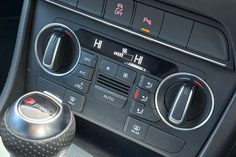 OY16BLJ Audi Q3 2.0 TDI S line Plus S Tronic quattro Euro 6 (s/s) 5dr Thumbnail #23