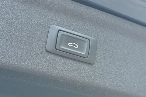 OY16BLJ Audi Q3 2.0 TDI S line Plus S Tronic quattro Euro 6 (s/s) 5dr Thumbnail #36