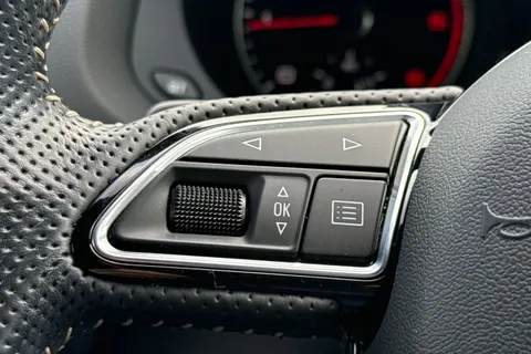 OY16BLJ Audi Q3 2.0 TDI S line Plus S Tronic quattro Euro 6 (s/s) 5dr Thumbnail #40