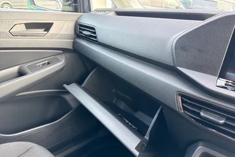 DA26UJG Volkswagen Caddy C20 Cargo Commerce Maxi Pro SWB 150 PS 1.5 TSI eHybrid 6sp DSG - Del Mileag Thumbnail #36