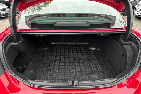 FN67OPU Alfa Romeo Giulia 2.0T Veloce Auto Euro 6 (s/s) 4dr Thumbnail #11