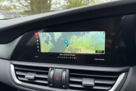 FN67OPU Alfa Romeo Giulia 2.0T Veloce Auto Euro 6 (s/s) 4dr Thumbnail #13