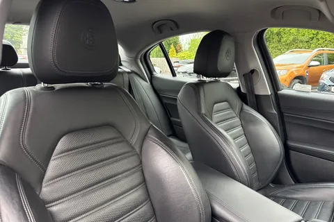 FN67OPU Alfa Romeo Giulia 2.0T Veloce Auto Euro 6 (s/s) 4dr Thumbnail #22