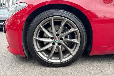 FN67OPU Alfa Romeo Giulia 2.0T Veloce Auto Euro 6 (s/s) 4dr Thumbnail #23