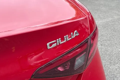 FN67OPU Alfa Romeo Giulia 2.0T Veloce Auto Euro 6 (s/s) 4dr Thumbnail #28