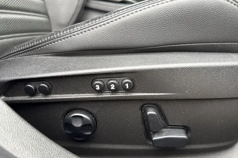 FN67OPU Alfa Romeo Giulia 2.0T Veloce Auto Euro 6 (s/s) 4dr Thumbnail #31