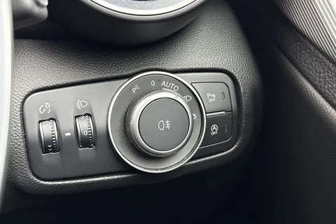 FN67OPU Alfa Romeo Giulia 2.0T Veloce Auto Euro 6 (s/s) 4dr Thumbnail #32