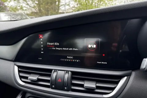 FN67OPU Alfa Romeo Giulia 2.0T Veloce Auto Euro 6 (s/s) 4dr Thumbnail #34