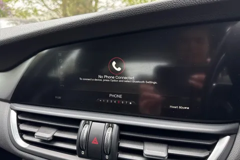 FN67OPU Alfa Romeo Giulia 2.0T Veloce Auto Euro 6 (s/s) 4dr Thumbnail #36