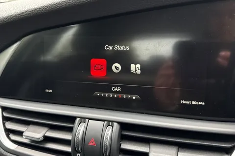 FN67OPU Alfa Romeo Giulia 2.0T Veloce Auto Euro 6 (s/s) 4dr Thumbnail #37