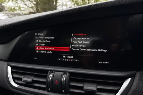 FN67OPU Alfa Romeo Giulia 2.0T Veloce Auto Euro 6 (s/s) 4dr Thumbnail #38