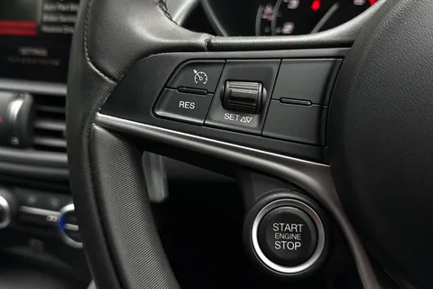 FN67OPU Alfa Romeo Giulia 2.0T Veloce Auto Euro 6 (s/s) 4dr Thumbnail #40